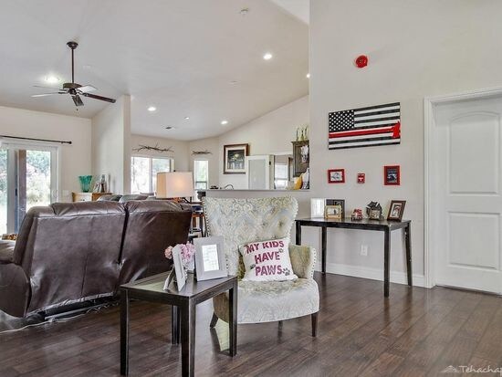 Foto del edificio - 19081 Mustang Dr