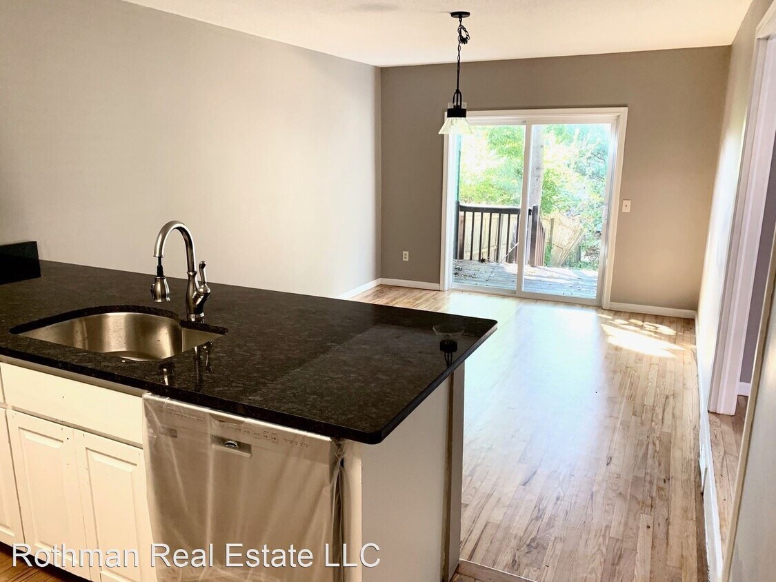 3 br, 2 bath House 24 Jeffrey Alan Drive House Rental in Manchester