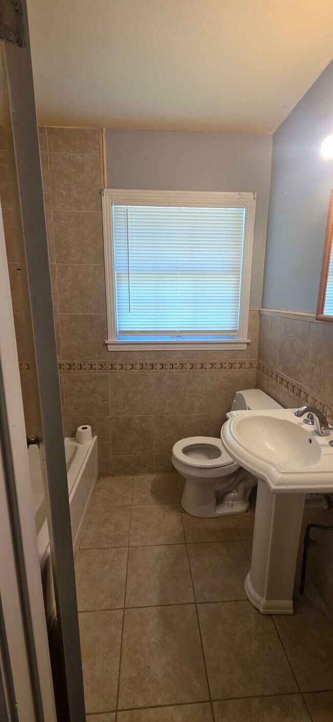Foto del edificio - Welcome to 10002_BELMONT, a charming 3-bed...