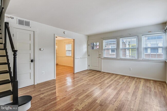 Foto del edificio - 6948 Westhampton Dr