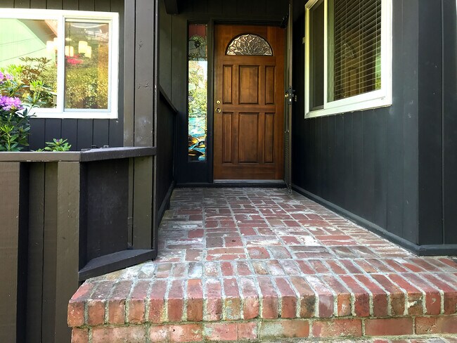 Building Photo - 96 Lawson Rd