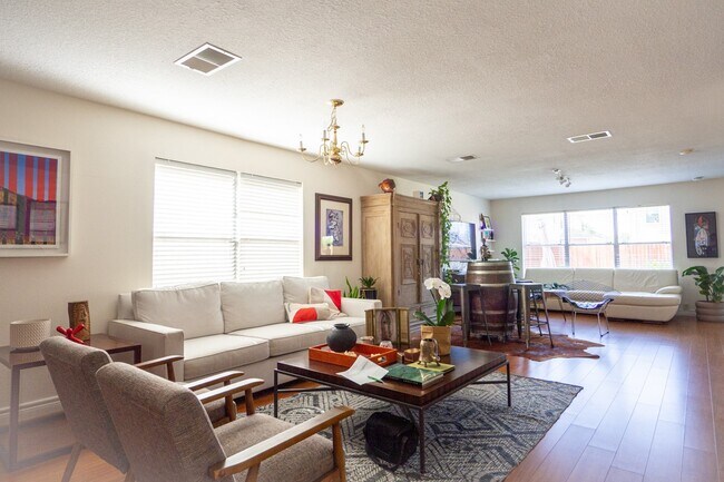 Foto del edificio - 19718 Bluff Canyon Way