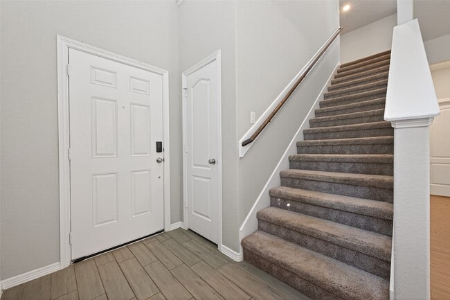 Building Photo - 25527 Valverdant Ct