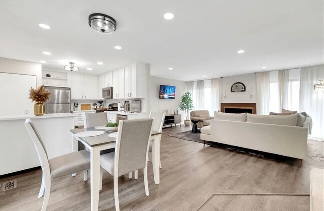 Foto del edificio - 379 Sandhurst Cir