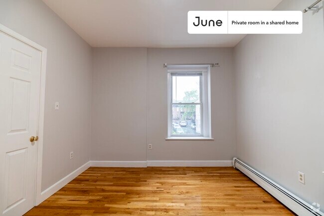 Building Photo - Private bedroom in 3 bed/1 bath Home