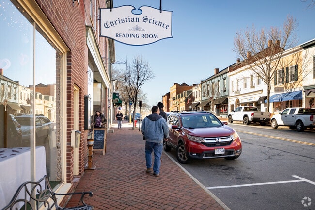 Residents of Warrenton enjoy walking old town and window shopping.