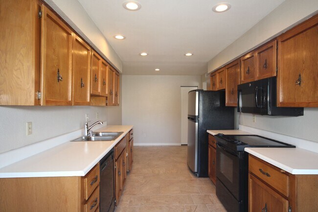 Building Photo - Large Redondo Condo with Waterfront View!