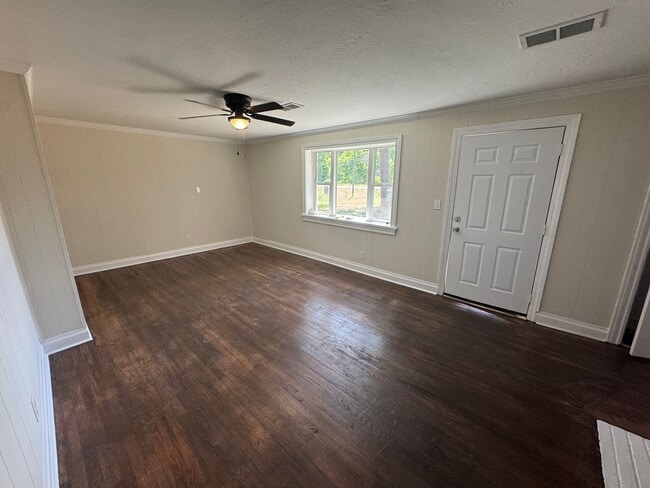 Building Photo - Adorable home in heart of Thomson