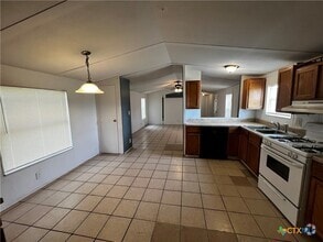 Building Photo - 220 Six Pines Rd