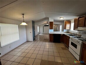 Building Photo - 220 Six Pines Rd