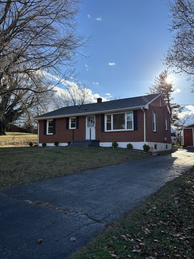 Foto del edificio - 5819 Dogwood Ave