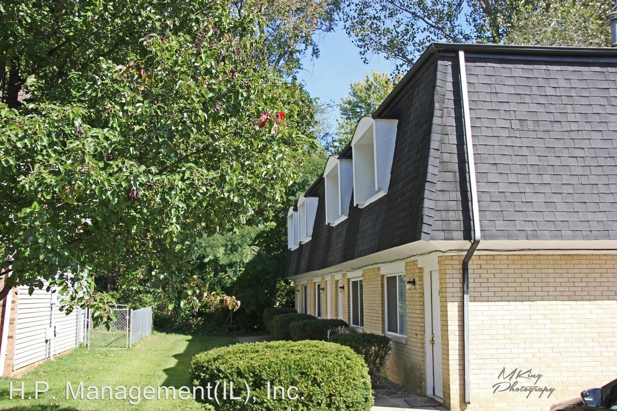 Primary Photo - 211 Glenlake Dr
