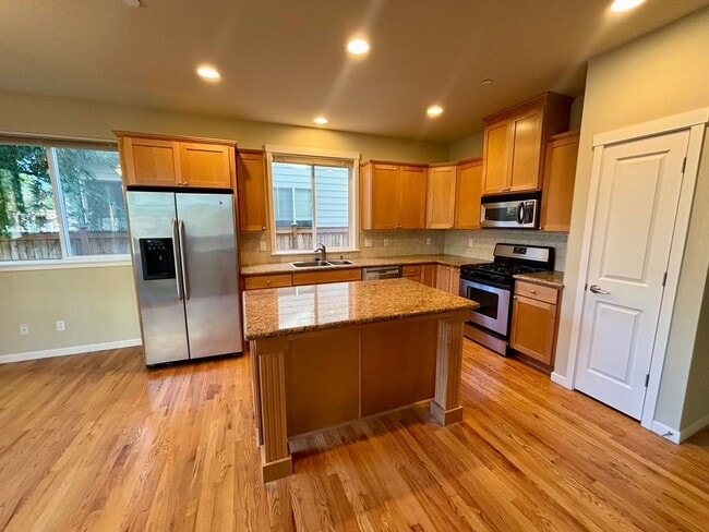 Building Photo - 4 Bed + Bonus, 2.5 Bath, Fully Fenced Yard, 2 Car Garage