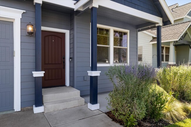 Building Photo - Move-In Ready! Tastefully Remodeled 4-Bedr...