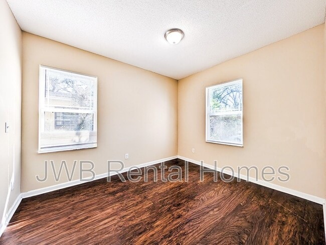 Foto del edificio - 1149 W 28th St