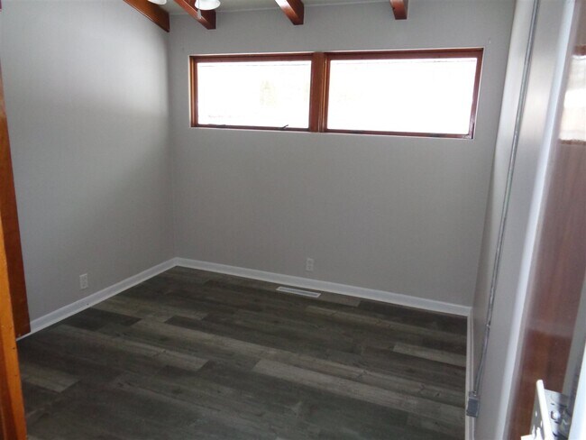 Building Photo - 99 S Sandow Rd