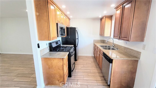 Foto del edificio - 15351 Orange Ave