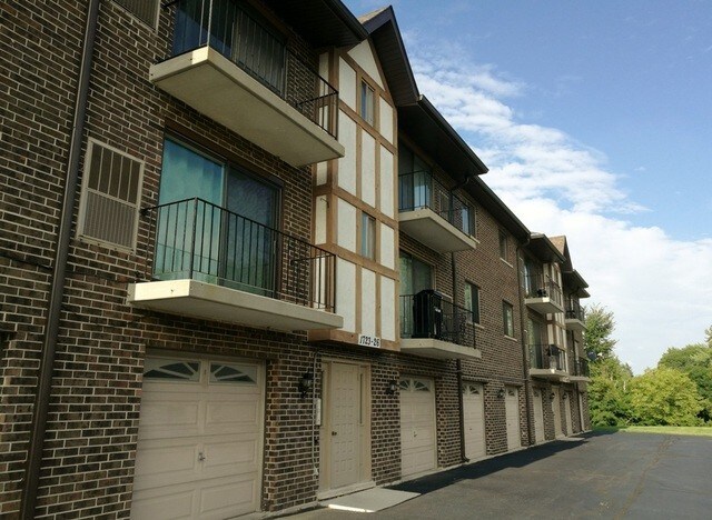 Foto principal - 1725 S Washington St