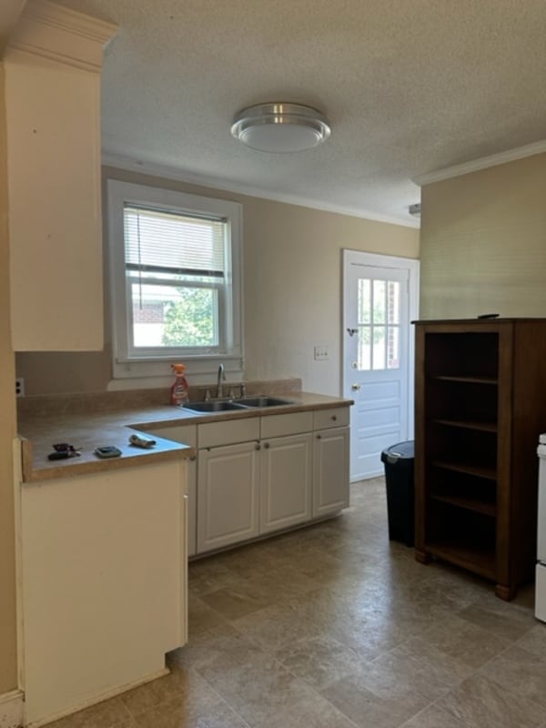 Building Photo - 705 Michaelmas Ave