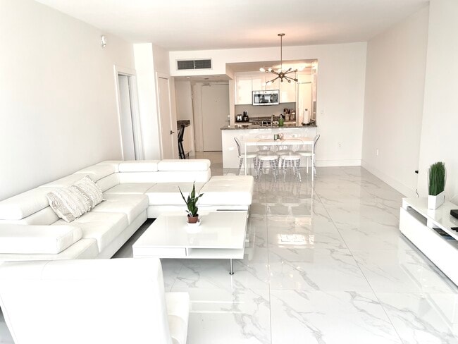 Building Photo - 10275 Collins Ave
