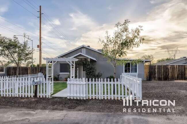 Building Photo - 8310 E University Dr