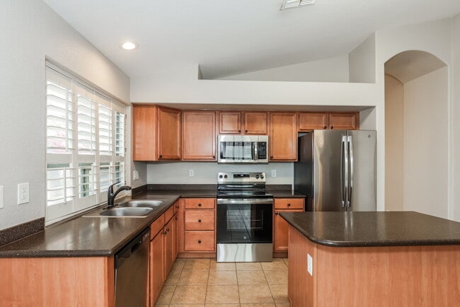 Building Photo - 8026 S 48th Dr