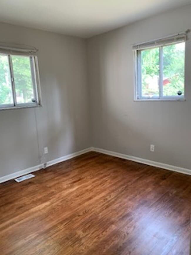 Foto del edificio - Three Bedroom Home Located Near Burdsal Pk...