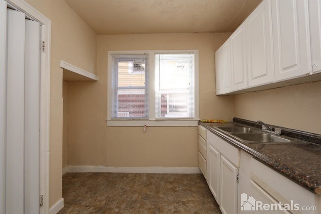 Foto del edificio - 8271 Cloverlawn St