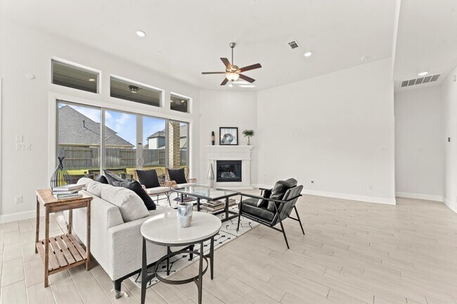 Foto del edificio - 9606 Pink Blossom Ct