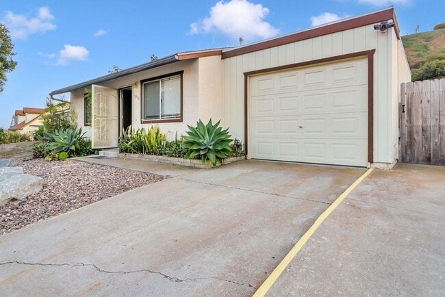 Building Photo - Detached home centrally located in Linda V...
