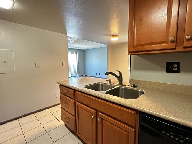 Foto del edificio - Great 2 Bedroom 2 Bathroom Split Floorplan...