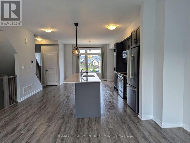 Building Photo - 54 Cadwell Ln