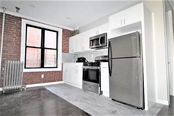 Foto principal - 3 bedroom in Bronx NY 10468