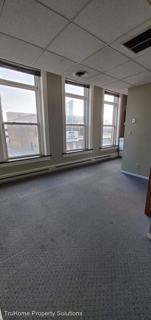 Building Photo - 408 Demers Ave