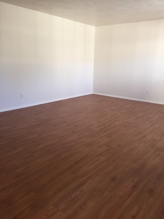 Building Photo - Spacious 5 Bedroom and 3 Bath In Great Location Boulder