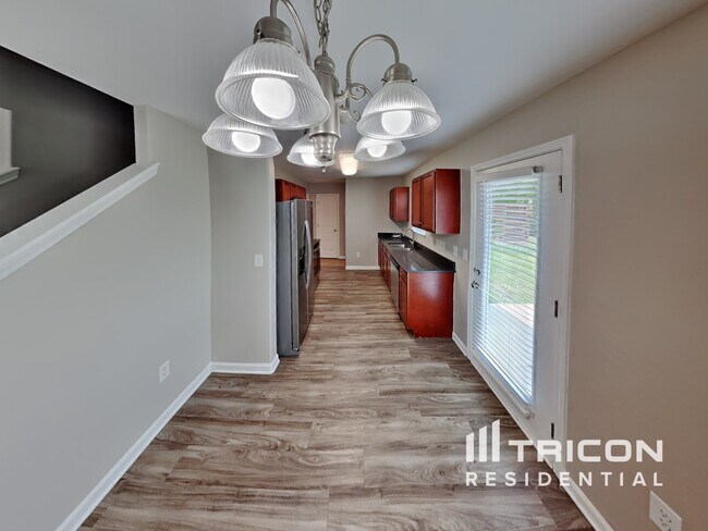 Foto del edificio - 661 Thistle Dr