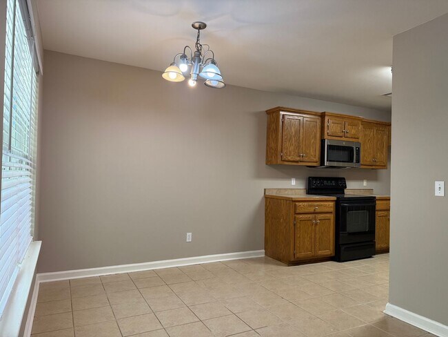 Building Photo - 317 Autumn Dr