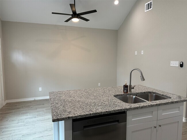 Foto del edificio - 16706 E Hammon