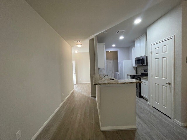 Building Photo - 156 Camelot Pl Ct