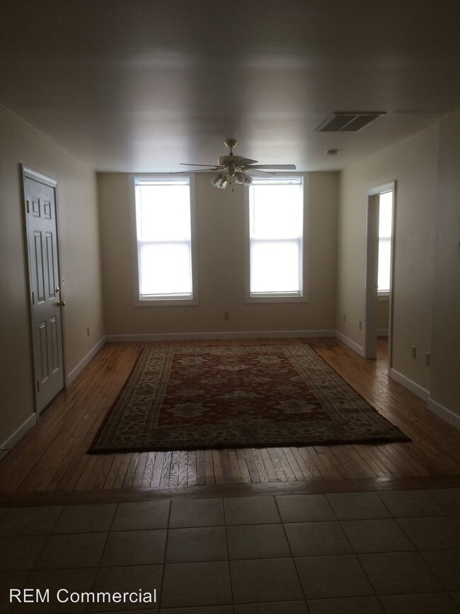 Foto del edificio - 42 Charles Ave SE