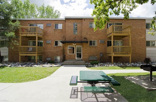 Building Photo - 220 Cedar St