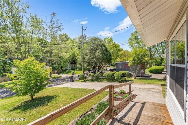 Foto del edificio - 5917 W Pine Ln