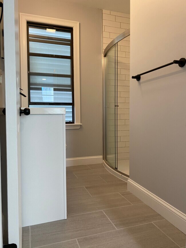 Building Photo - 224 Princeton St