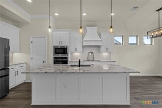 Building Photo - 712 Eagle Pass Dr