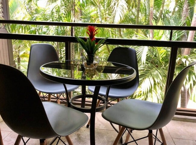 Foto del edificio - Spacious 2BR/2BA Condo with Garden View – Steps from the Ocean