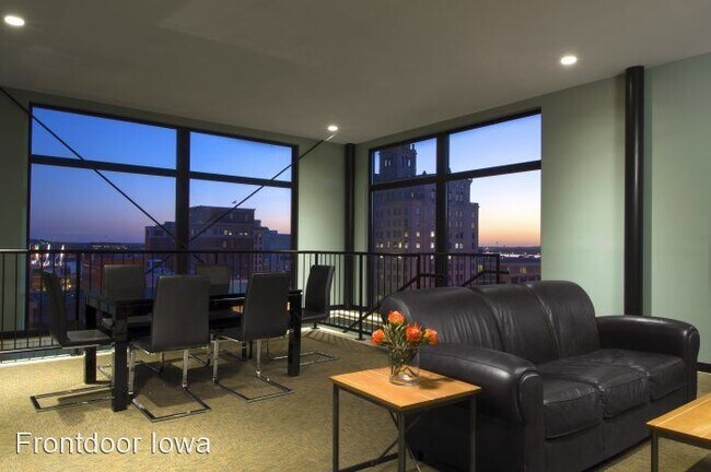 Foto del edificio - 324 S Brady St