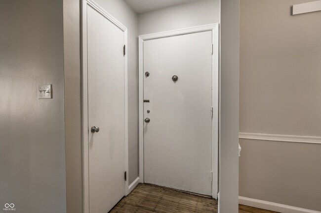 Building Photo - 1651 W 57th St