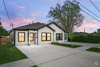 Building Photo - 4661 Clover St