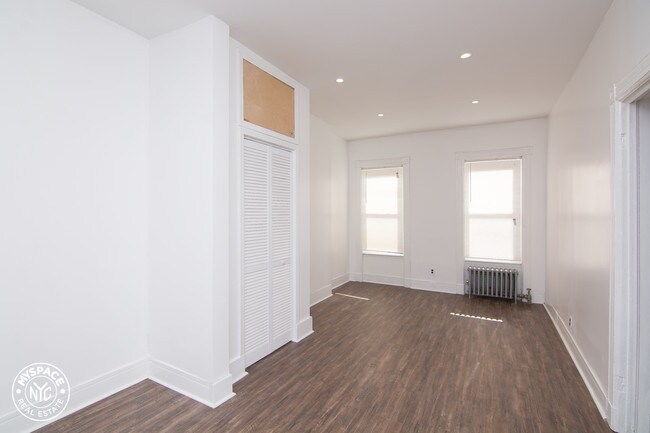 Building Photo - 812 Sterling Pl