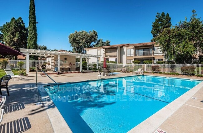 Foto del edificio - 12555 Oaks N Dr